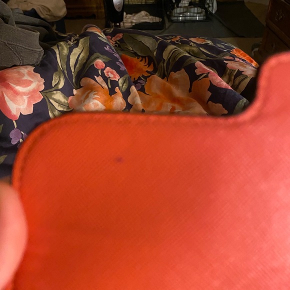 Coach wallet. CORAL IN COLOR. Great condition - Picture 9 of 11